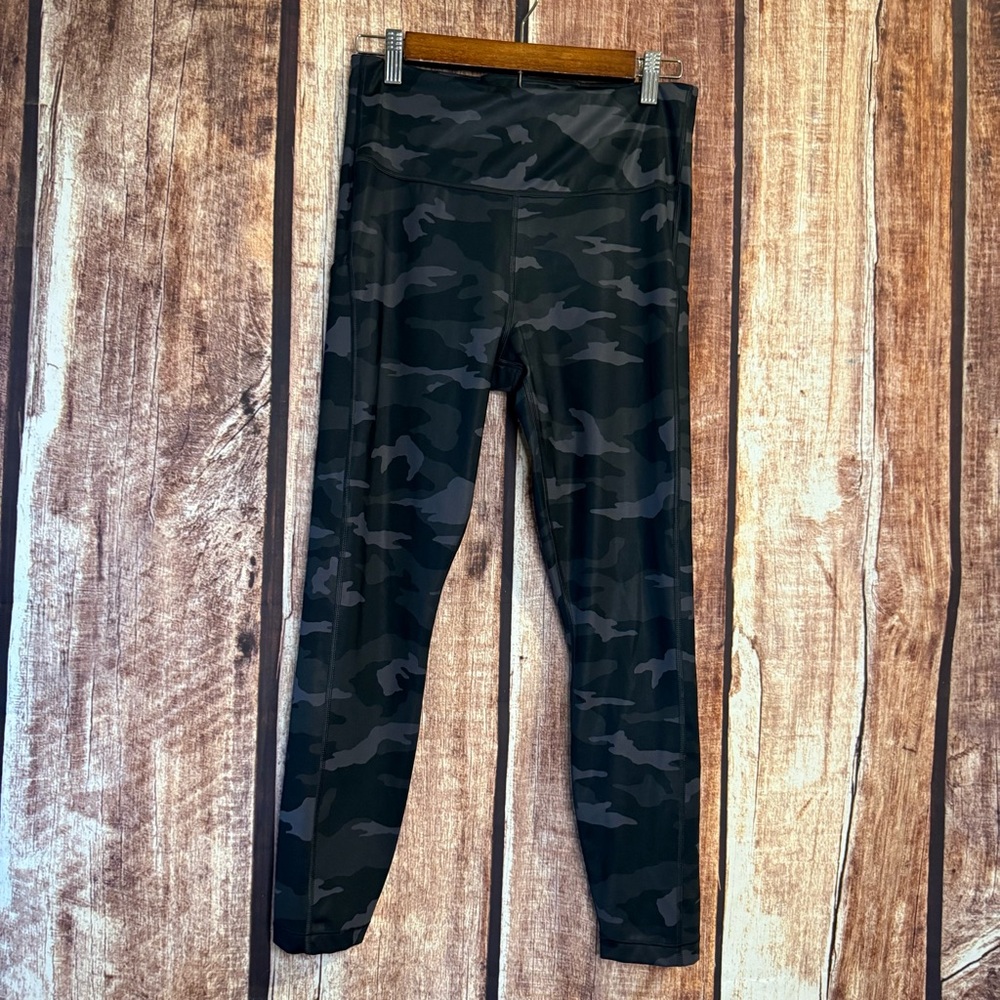 Athleta Ultimate camo 7/8 leggings